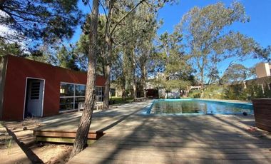 Casa en venta - 4 Dormitorios 3 Baños - Pinamar