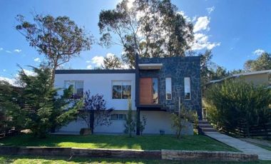 Casa en venta - 4 Dormitorios 3 Baños - Pinamar