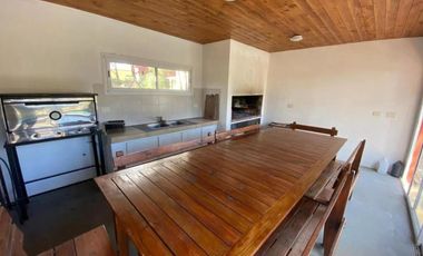 Casa en venta - 4 Dormitorios 3 Baños - Pinamar
