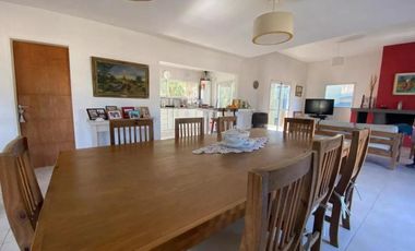 Casa en venta - 4 Dormitorios 3 Baños - Pinamar