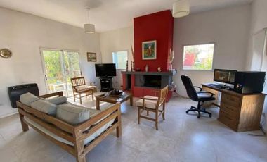 Casa en venta - 4 Dormitorios 3 Baños - Pinamar