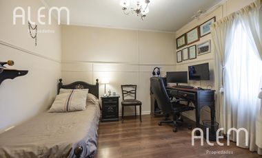 Casa de 3 dormitorios en venta en centro de  Lomas