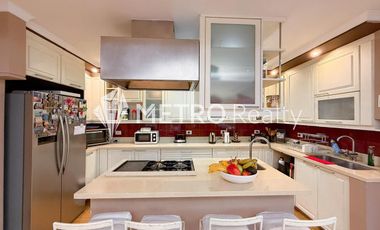 Casa en Venta 8 ambientes, San Isidro Con Pileta
