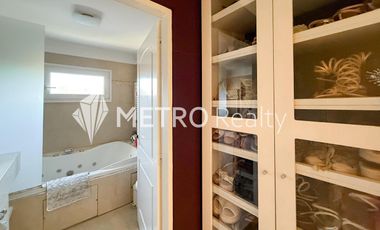 Casa en Venta 8 ambientes, San Isidro Con Pileta