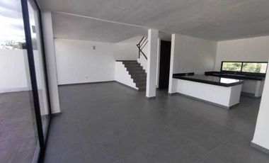 CASA EN VENTA EN PRIVADA EN CONKAL