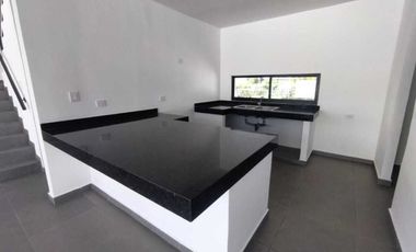 CASA EN VENTA EN PRIVADA EN CONKAL