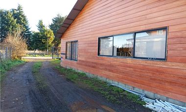 EN VENTA AMPLIA CASA MÁS UNA CABAÑA, PICHIRROPULLI, $ 93 MILLONES