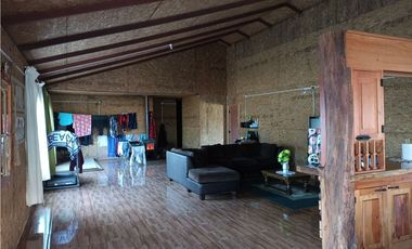 EN VENTA AMPLIA CASA MÁS UNA CABAÑA, PICHIRROPULLI, $ 93 MILLONES