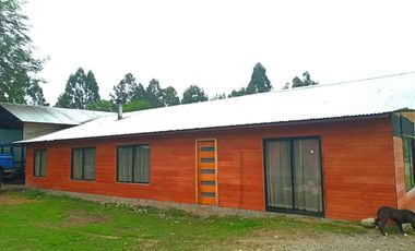 EN VENTA AMPLIA CASA MÁS UNA CABAÑA, PICHIRROPULLI, $ 93 MILLONES