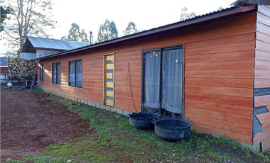 EN VENTA AMPLIA CASA MÁS UNA CABAÑA, PICHIRROPULLI, $ 93 MILLONES