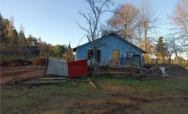 EN VENTA AMPLIA CASA MÁS UNA CABAÑA, PICHIRROPULLI, $ 93 MILLONES
