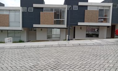 SECTOR CONOCOTO - LA SALLE , EN VENTA CASA 2D + ESTUDIO, 87M2 + PATIO 10 M2