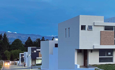 SECTOR CONOCOTO - LA SALLE , EN VENTA CASA 2D + ESTUDIO, 87M2 + PATIO 10 M2