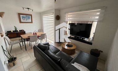 Venta casa en El Palomar frente a Santa Isabel