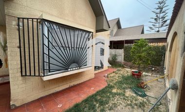 Venta casa en El Palomar frente a Santa Isabel