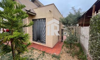 Venta casa en El Palomar frente a Santa Isabel