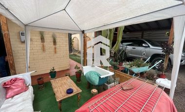 Venta casa en El Palomar frente a Santa Isabel