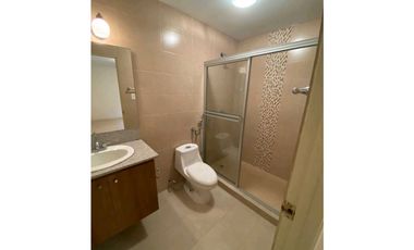 CASA DUPLEX EN CLAYTON 4REC 2B 235M2 SOLO AIRES Y CALENTADOR