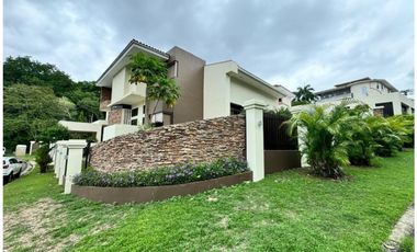 ALQUILER CASA EN CLAYTON AMOBLADA CON PISCINA MLD