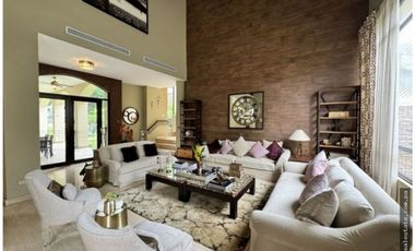 ALQUILER CASA EN CLAYTON AMOBLADA CON PISCINA MLD