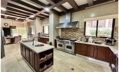 ALQUILER CASA EN CLAYTON AMOBLADA CON PISCINA MLD