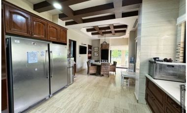 ALQUILER CASA EN CLAYTON AMOBLADA CON PISCINA MLD