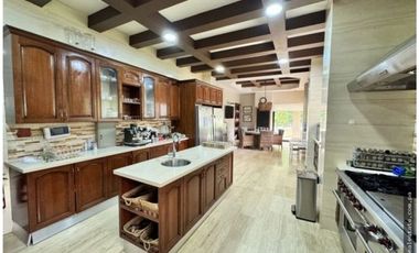 ALQUILER CASA EN CLAYTON AMOBLADA CON PISCINA MLD