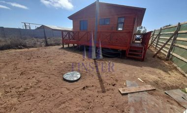 linda casa nueva con vista a praderas en Quintero