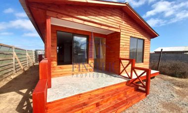 linda casa nueva con vista a praderas en Quintero