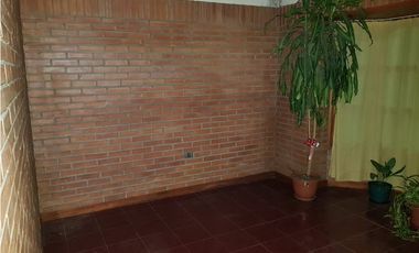 Casa 3 dorm Amplio Patio cerca de P Sarmiento