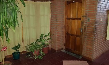 Casa 3 dorm Amplio Patio cerca de P Sarmiento