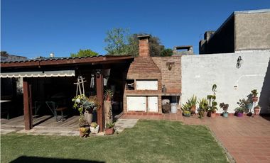 Casa 3 dorm Amplio Patio cerca de P Sarmiento