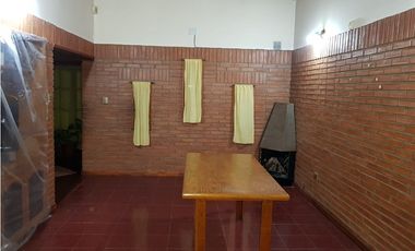 Casa 3 dorm Amplio Patio cerca de P Sarmiento