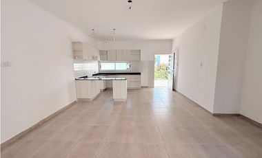 Venta Casa 2 Dormitorios Patio y Cochera Zona Hipodromo