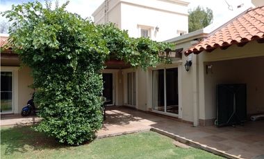 INKASA INMOBILIARIA- VENDE CASA EN ZONA RESIDENCIAL