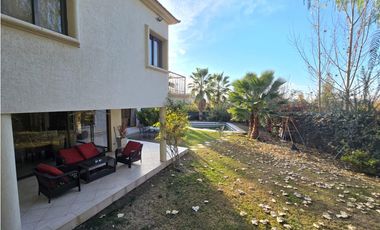 INKASA INMOBILIARIA - VENDE CASA  EN BARRIO PRIVADO -  MAIPU