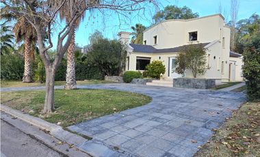 INKASA INMOBILIARIA - VENDE CASA  EN BARRIO PRIVADO -  MAIPU