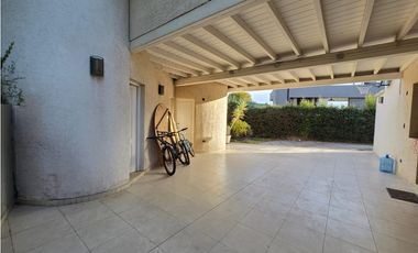 INKASA INMOBILIARIA - VENDE CASA  EN BARRIO PRIVADO -  MAIPU