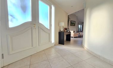 INKASA INMOBILIARIA - VENDE CASA  EN BARRIO PRIVADO -  MAIPU