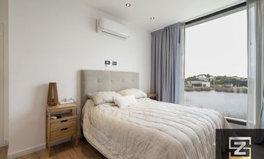 Casa en venta de 4 dormitorios c/ cochera en Costa Esmeralda
