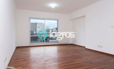 Departamento en venta de 3 dormitorios con cochera en Macrocentro