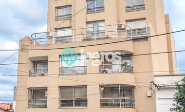 Departamento en venta de 3 dormitorios con cochera en Macrocentro