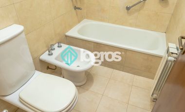Departamento en venta de 3 dormitorios con cochera en Macrocentro