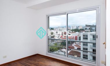 Departamento en venta de 3 dormitorios con cochera en Macrocentro