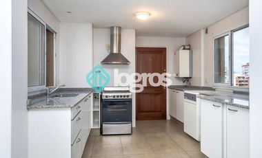 Departamento en venta de 3 dormitorios con cochera en Macrocentro