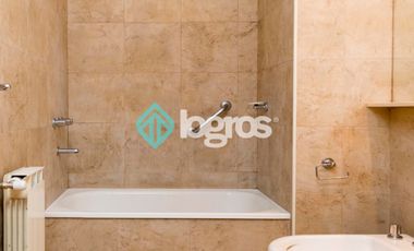 Departamento en venta de 3 dormitorios con cochera en Macrocentro