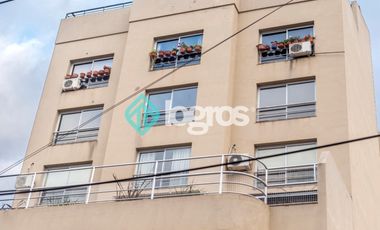 Departamento en venta de 3 dormitorios con cochera en Macrocentro