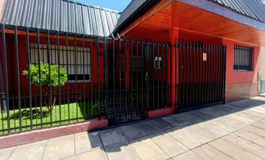Venta casa en Ramos Mejía 5 ambientes.