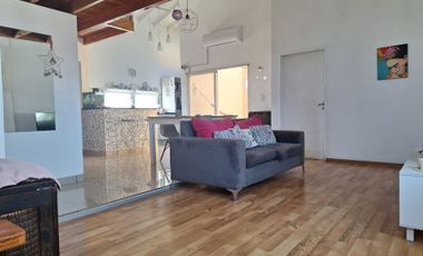 PH 3 ambientes y patio en venta en Tapiales