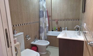 PH 3 ambientes y patio en venta en Tapiales